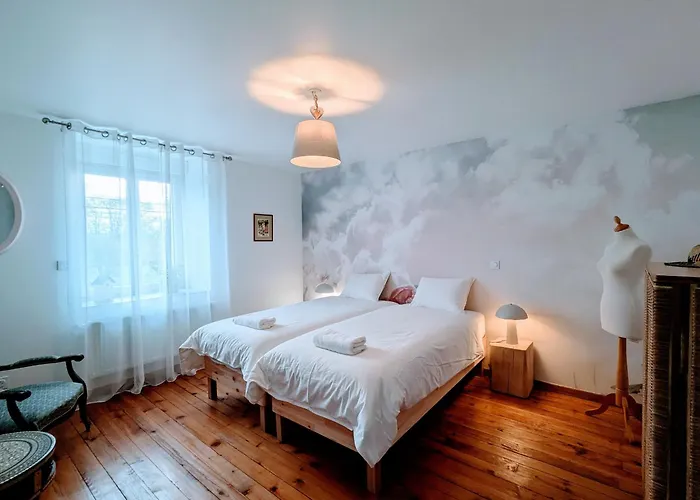 Historique Et Moderne, Capacite Flexible - Fr-1-585-170 Mouzay (Indre-et-Loire)